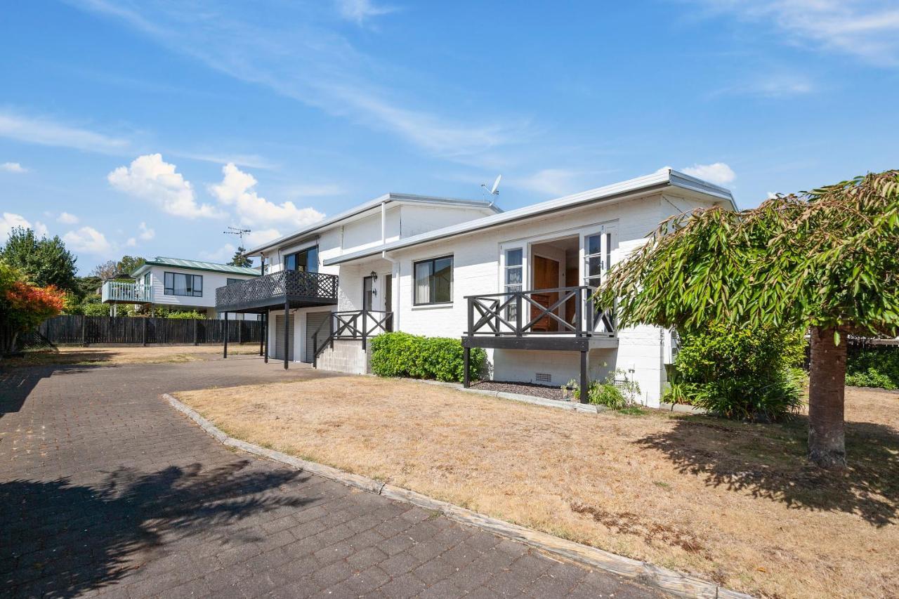 Lake Vista At Two Mile Bay- Taupo Central Home Exteriör bild