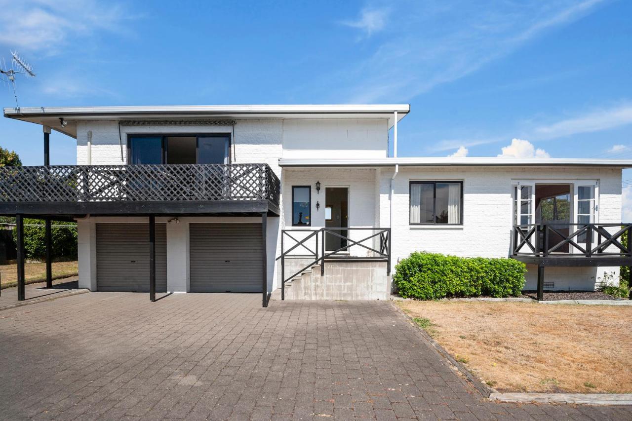Lake Vista At Two Mile Bay- Taupo Central Home Exteriör bild